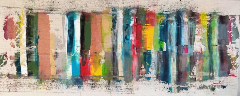 “Vertical Resonance — Sinfonia di Colori in Movimento” Vertical Resonance è un’opera che esplora il linguaggio del colore come vibrazione emotiva e architettura interiore. Le colonne verticali, articolate in stratificazioni di toni caldi, freddi e neutri, si trasformano in un ritmo visivo che ricorda una metropoli liquida, un paesaggio urbano scomposto e ricostruito attraverso la sensibilità dell’artista. La materia pittorica, trascinata, strappata e velata, genera un movimento continuo, come se la superficie stessa respirasse. La struttura verticale, pur essendo un elemento ordinatore, non impone rigidità: dialoga con colature, fusioni e sovrapposizioni che creano un equilibrio dinamico, mai definitivo. In questa tensione tra ordine e libertà nasce la “risonanza”: un’energia silenziosa che si propaga lungo la tela e che invita lo spettatore a trovare il proprio ritmo emotivo all’interno dell’opera. Vertical Resonance è un ponte tra introspezione e spazio urbano, tra vibrazione interiore e paesaggio contemporaneo, tra luce e materia.